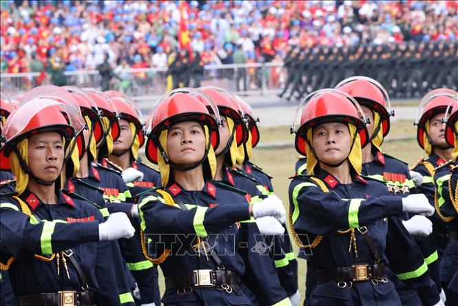 Khối Cảnh sát PCCC và cứu nạn, cứu hộ diễu binh. Ảnh: Lâm Khánh - TTXVN