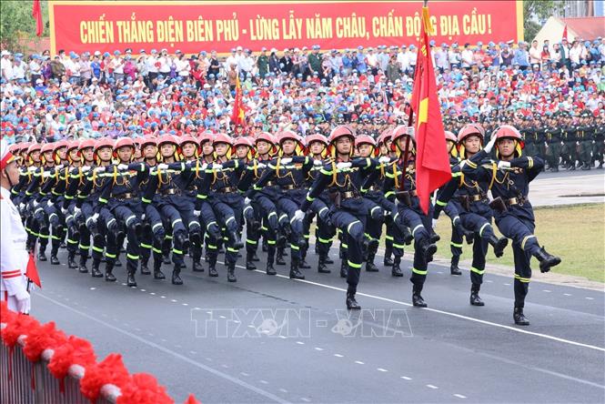 Khối Cảnh sát PCCC và cứu nạn, cứu hộ diễu binh. Ảnh: Lâm Khánh - TTXVN