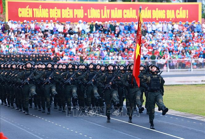 Khối nữ chiến sĩ Cảnh sát đặc nhiệm diễu binh. Ảnh: Dương Giang-TTXVN