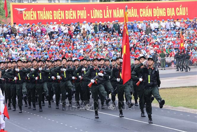 Khối nam chiến sĩ Cảnh sát cơ động diễu binh. Ảnh: Lâm Khánh - TTXVN