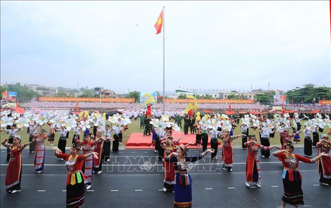 Chương trình nghệ thuật chào mừng lễ kỷ niệm. Ảnh: Lâm Khánh - TTXVN