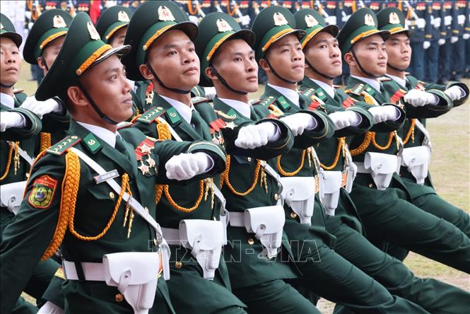 Khối sĩ quan Biên phòng diễu binh. Ảnh: Lâm Khánh - TTXVN
