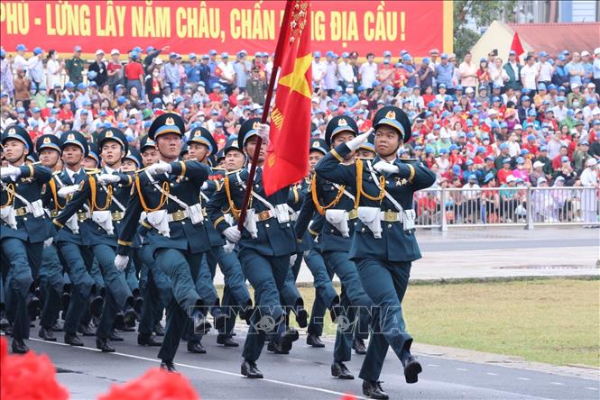 Khối sĩ quan Phòng không - Không quân diễu binh. Ảnh: Lâm Khánh - TTXVN