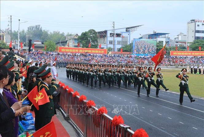 Khối nữ sĩ quan Quân y diễu binh. Ảnh: Lâm Khánh - TTXVN