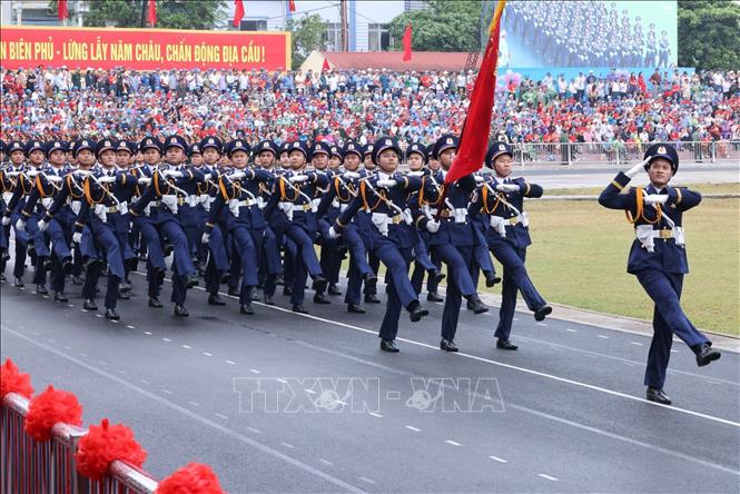 Khối sĩ quan Cảnh sát biển diễu binh. Ảnh: Lâm Khánh - TTXVN
