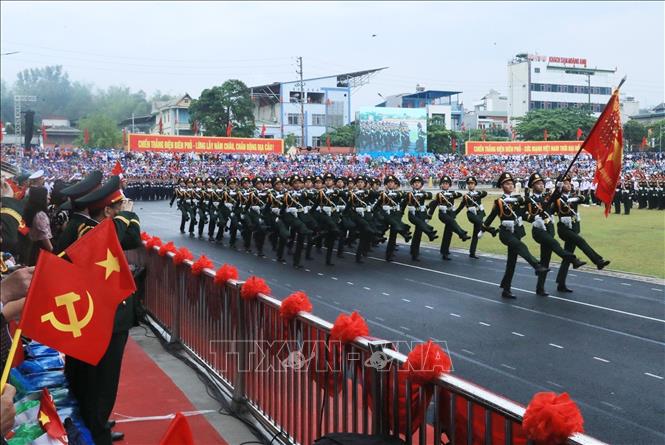 Khối sĩ quan Biên phòng diễu binh. Ảnh: Lâm Khánh - TTXVN