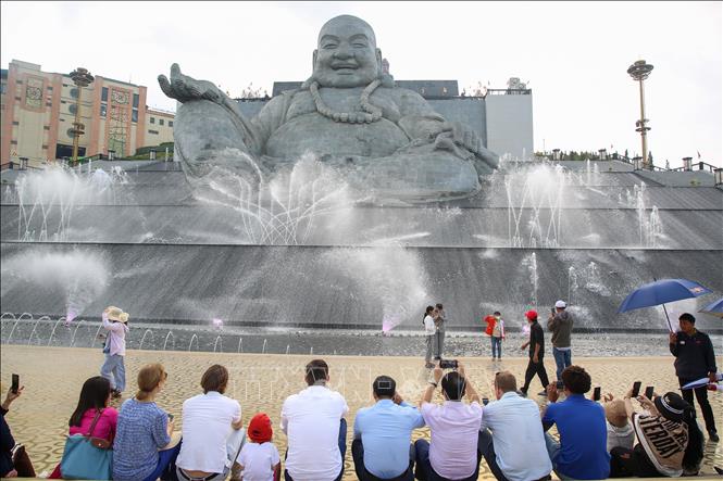 The Ba Den National Tourism Site continues to be an icon, serving as a new attraction for the local tourism industry. VNA Photo: Giang Phương 