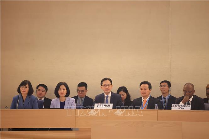 Đoàn đại biểu Việt Nam do Thứ trưởng Bộ Ngoại giao Đỗ Hùng Việt dẫn đầu tham gia Phiên đối thoại. Ảnh: Anh Hiển-TTXVN