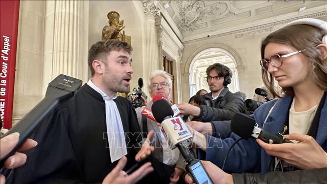 Nga's lawyers meet with the press after the court. VNA Photo: Nguyễn Thu Hà