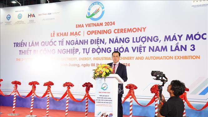 Ông Nguyễn Thanh Đảo, Trưởng Ban tổ chức Triển lãm quốc tế ngành Điện, Năng lượng, Máy móc Thiết bị công nghiệp, Tự động hóa Việt Nam lần 3 – EMA Vietnam 2024 phát biểu. Ảnh: Huyền Trang - TTXVN 