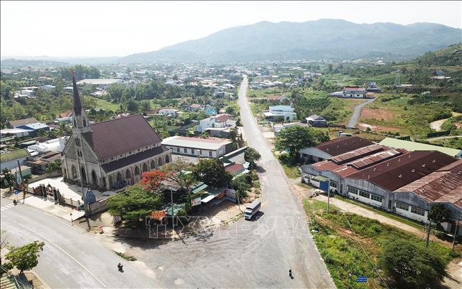 Dự án đường tránh phía Nam thành phố Bảo Lộc có tổng chiều dài 15,6km, song song với Quốc lộ 20, đoạn đầu thuộc địa phận xã Lộc Châu, điểm cuối thuộc xã Lộc Nga (thành phố Bảo Lộc). Ảnh: Nguyễn Dũng – TTXVN