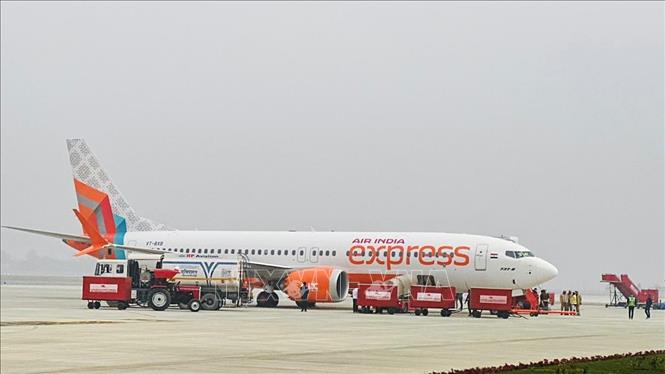 Máy bay của Hãng hàng không Air India Express tại sân bay quốc tế Ayodhya, Ấn Độ. Ảnh: ANI/TTXVN
