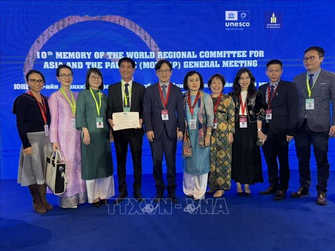 Đoàn Việt Nam tại Hội nghị Toàn thể lần thứ 10 của Ủy ban Chương trình Ký ức Thế giới Khu vực Châu Á-Thái Bình Dương. Ảnh: TTXVN phát