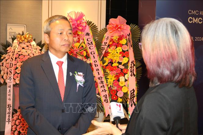 Ông Nguyễn Trung Chính, Chủ tịch Hội đồng quản trị kiêm Tổng Giám đốc điều hành Tập đoàn CMC trả lời phỏng vấn phóng viên TTXVN tại Seoul. Ảnh: Đức Thắng - PV TTXVN tại Seoul