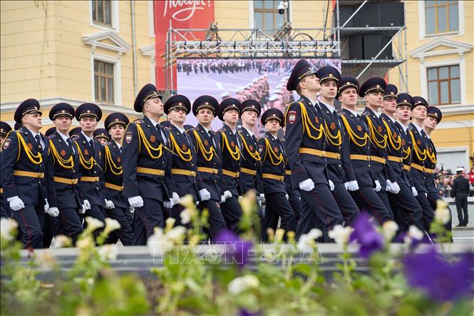 Binh sĩ duyệt binh kỷ niệm Ngày Chiến thắng trên Quảng trường Đỏ ở Vladivostok, Nga ngày 9/5/2024. Ảnh: THX/TTXVN