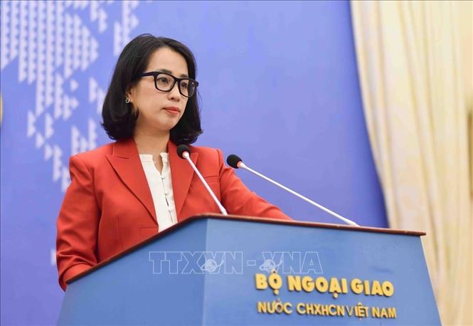 Người Phát ngôn Bộ Ngoại giao Phạm Thu Hằng lời câu hỏi của phóng viên. Ảnh: TTXVN phát