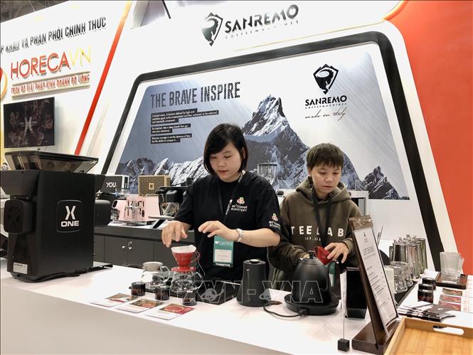 A stall making pour-over (V60) coffee from specialty beans at the event. VNA Photo: Mỹ Phương