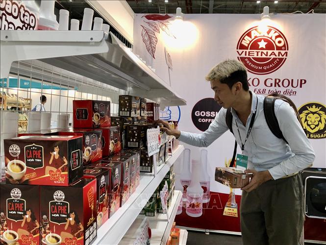 Export-quality products attract attention of visitors at the event. VNA Photo: Mỹ Phương