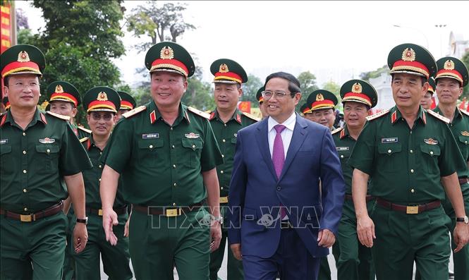 PM Pham Minh Chinh visits Army Corps 12-Truong Son Construction Corporation and the Truong Son-Ho Chi Minh Trail Traditional Association. VNA Photo: Dương Giang