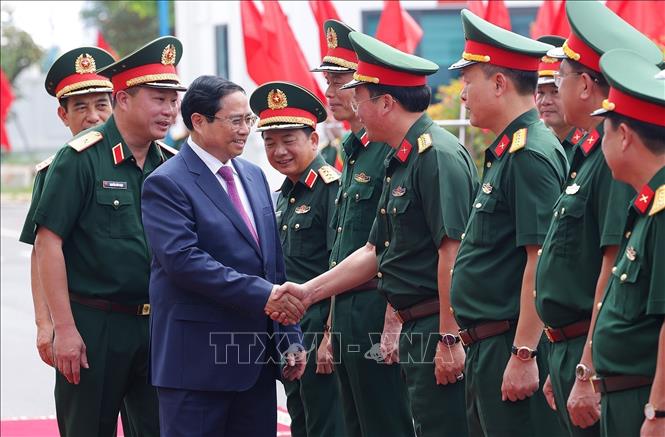 PM Pham Minh Chinh visits Army Corps 12-Truong Son Construction Corporation and the Truong Son-Ho Chi Minh Trail Traditional Association. VNA Photo: Dương Giang