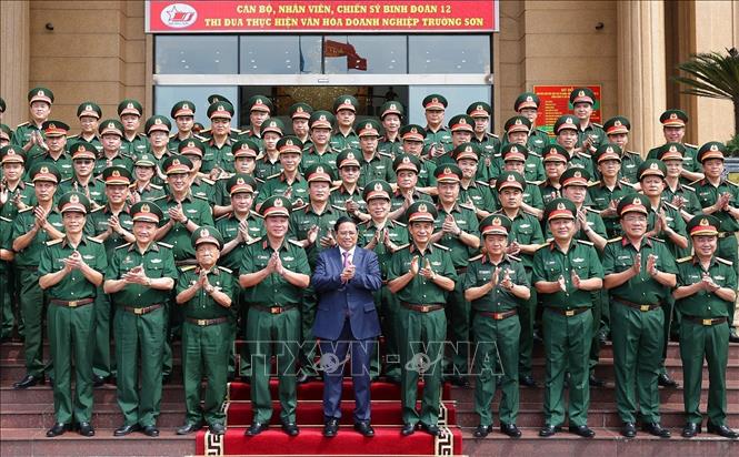 PM Pham Minh Chinh visits Army Corps 12-Truong Son Construction Corporation and the Truong Son-Ho Chi Minh Trail Traditional Association. VNA Photo: Dương Giang