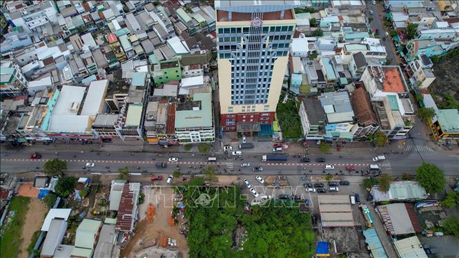 Đường Cách Mạng Tháng Tám, một đoạn trong 7km còn lại của Quốc lộ 91 qua địa bàn quận Ninh Kiều. Ảnh: Thanh Liêm - TTXVN