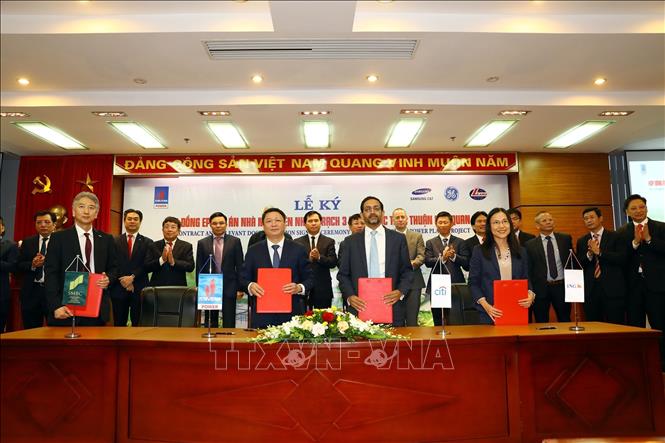 (Tư liệu): Ký kết Thư chỉ định thu xếp vốn cho dự án nhà máy điện Nhơn Trạch 3,4, ngày 14/3/2022. Ảnh: Huy Hùng - TTXVN