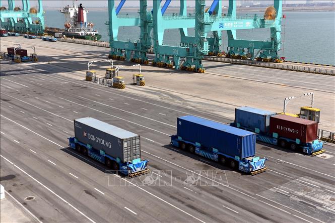 Những chiếc xe chở container không người lái siêu L4 được tích hợp AI đang tự vận hành trong 