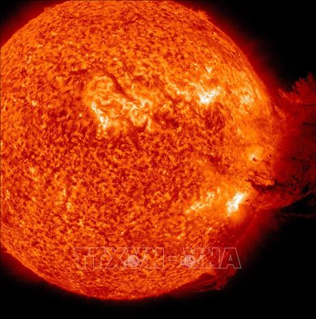 Hình ảnh do Cơ quan hàng không vũ trụ Mỹ cung cấp ngày 7/6/2011 về hiện tượng  phun trào nhật hoa. Ảnh: AFP/TTXVN
