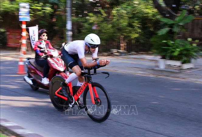 A leading bikers at the IRONMAN 70.3 event. VNA Photo: Trần Lê Lâm