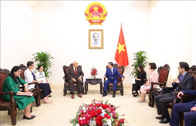 Phó Thủ tướng Trần Hồng Hà tiếp ông Saia Ma'u Piukala, Giám đốc khu vực Tây Thái Bình Dương của Tổ chức Y tế Thế giới. Ảnh: Văn Điệp - TTXVN