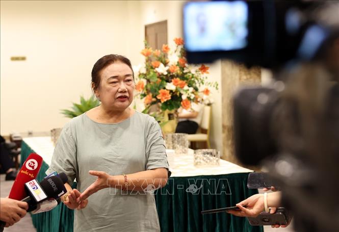  Bà Nguyễn Thị Cúc, Chủ tịch Hội Tư vấn Thuế trả lời phỏng vấn báo chí bên lề Hội thảo. Ảnh: Phạm Hậu - TTXVN