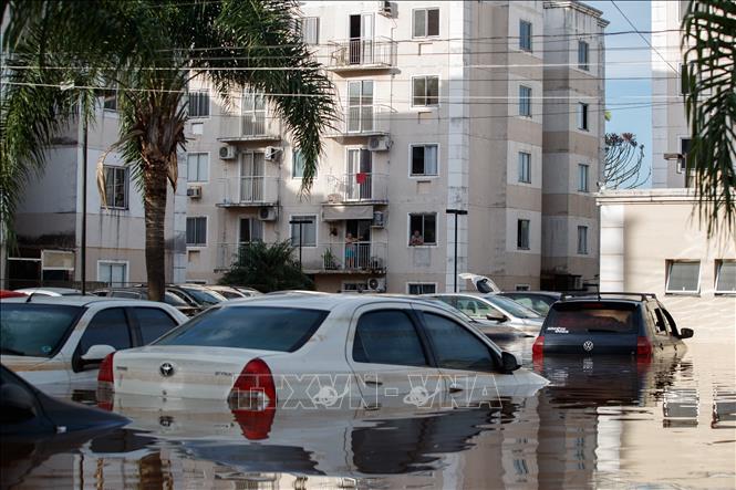 Cảnh ngập lụt sau những trận mưa lớn tại Scharlau, Sao Leopoldo, bang Rio Grande do Sul, Brazil, ngày 7/5/2024. Ảnh: THX/TTXVN