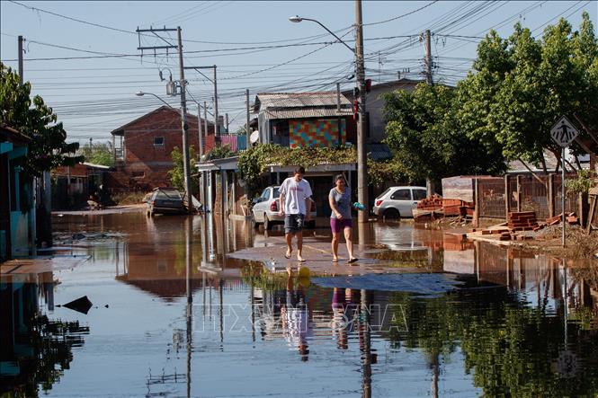 Cảnh ngập lụt sau những trận mưa lớn tại Novo Hamburgo, bang Rio Grande do Sul, Brazil, ngày 6/5/2024. Ảnh: THX/TTXVN