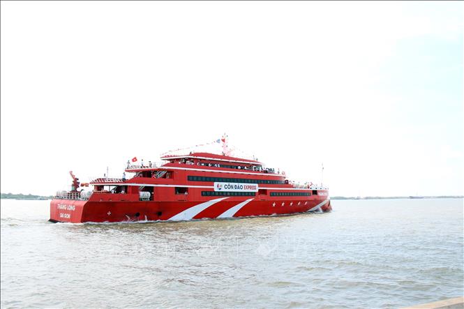 The service offers three trips per week. VNA Photo: Tiến Lực