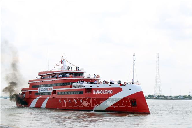 The service offers three trips per week. VNA Photo: Tiến Lực