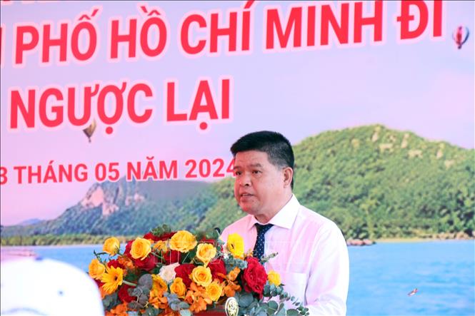 Bui Hoa An, Deputy Director of the municipal Department of Transport, speaks at the launching ceremony. VNA Photo: Tiến Lực