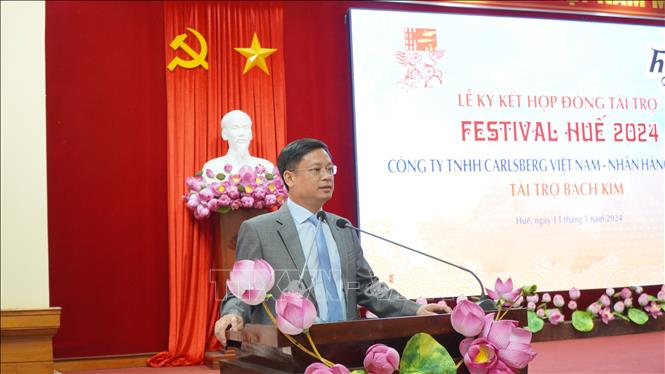 Phó Chủ tịch Thường trực UBND tỉnh Thừa Thiên - Huế Nguyễn Thanh Bình phát biểu tại buổi lễ. Ảnh: Mai Trang - TTXVN                                                   