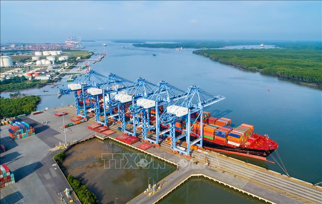 The Cai Mep-Thi Vai deep-water seaport in the southern province of Ba Ria-Vung Tau is an important factor that helps attract FDI to the southern region. VNA Photo: Hồng Đạt 