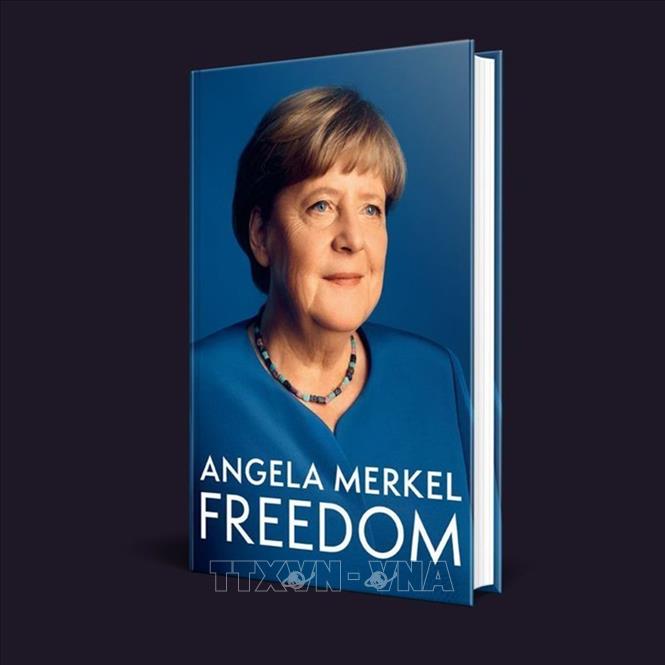 Chân dung cựu Thủ tướng Đức Angela Merkel trên trang bìa cuốn hồi ký 