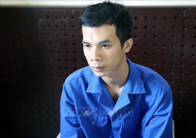 Đối tượng Vy Bảo Châu tại cơ quan công an. Ảnh: TTXVN phát