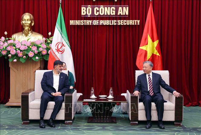 Minister of Public Security General To Lam receives Brigadier General Ahmad Reza Radan. VNA Photo: Phạm Kiên 