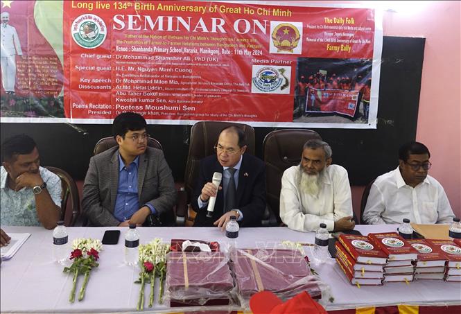 Đại sứ quán Việt Nam tại Bangladesh Nguyễn Mạnh Cường phát biểu. Ảnh: TTXVN phát
