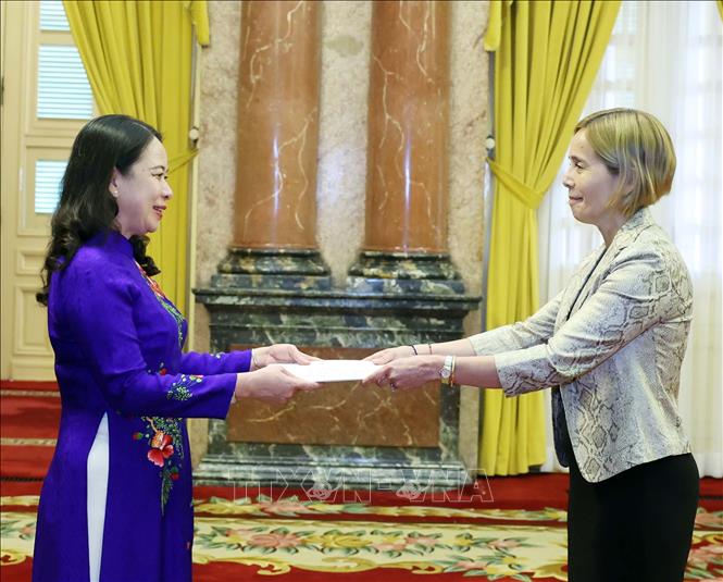Quyền Chủ tịch nước Võ Thị Ánh Xuân tiếp nhận Quốc thư của Đại sứ Peru Patricia Yolanda Raez Portocarrrero. Ảnh: Thống Nhất – TTXVN
