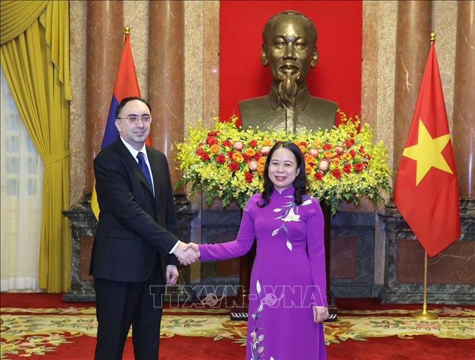 Quyền Chủ tịch nước Võ Thị Ánh Xuân với Đại sứ Armenia Suren Baghdasaryan. Ảnh: Thống Nhất – TTXVN