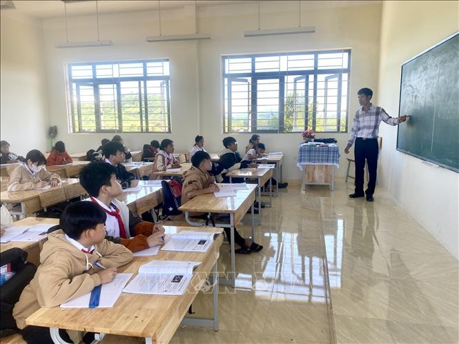 A classroom in the Phan Dinh Phung Primary School in Ho Moong commune, Sa Thay district. VNA Photo: Khoa Chương