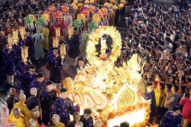 A Buddha statue procession ceremony is held in Ho Chi Minh City on May 15 to mark Buddha’s 2568th birthday. VNA Photo: Xuân Khu