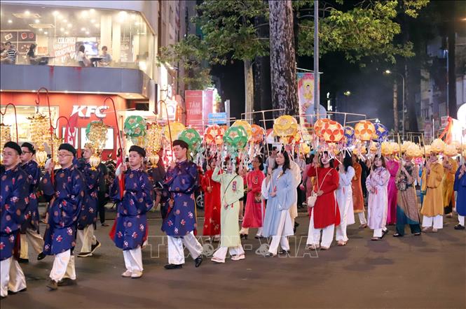A view of the procession. VNA Photo: Xuân Khu