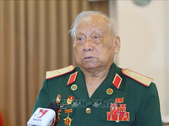 Thiếu tướng Võ Sở nói về những năm tháng chiến đấu trên tuyến đường Hồ Chí Minh. Ảnh: Trọng Đức - TTXVN