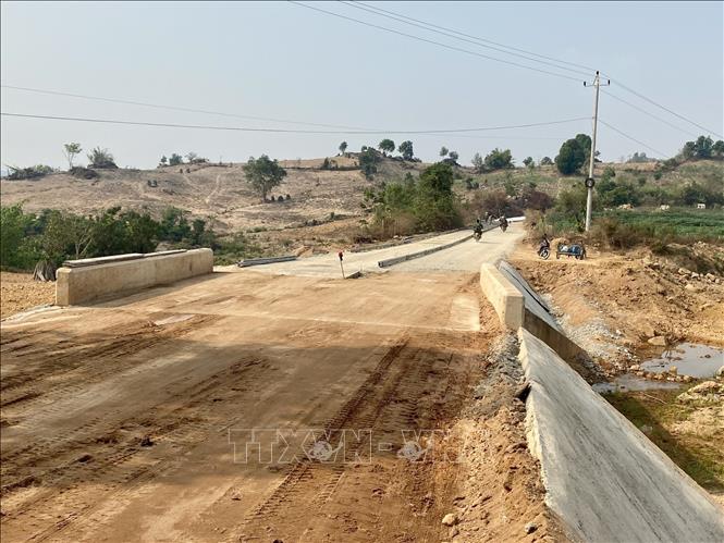 Roads are upgraded, helping to facilitate transportation and improve the living conditions for locals in Sa Thay district. VNA Photo: Khoa Chương